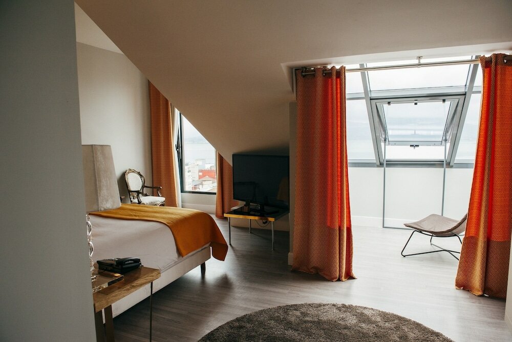Deluxe Suite, 1 Queen Bed, Bay View
