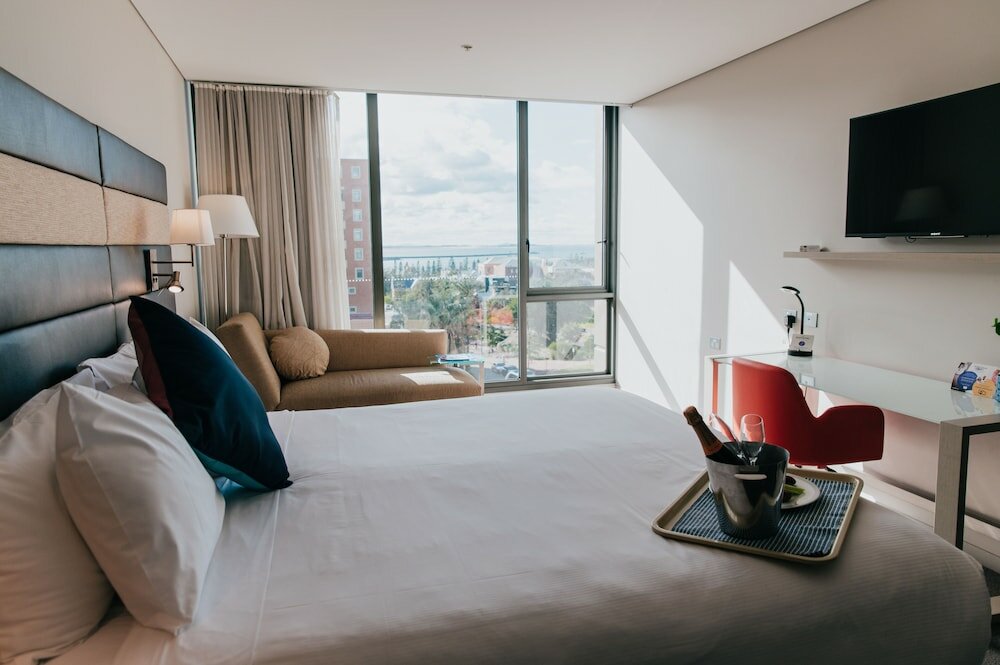 Superior Room, 1 King Bed, Harbor View