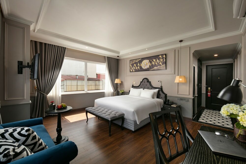 Imperial Suite Room with Old Quarter View