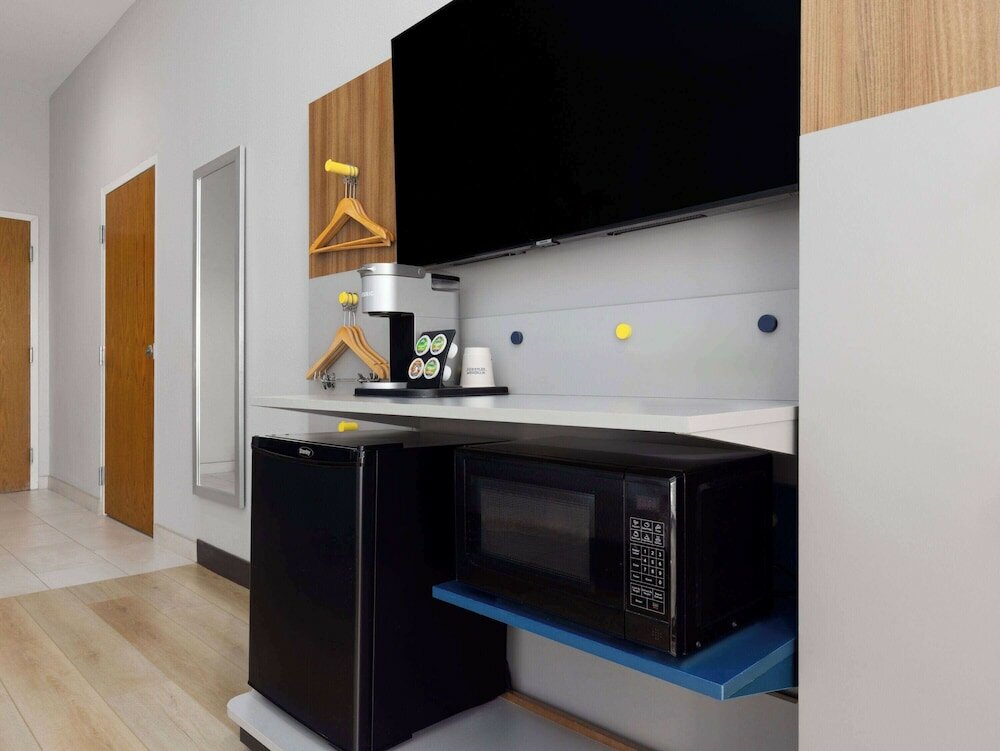 Room, 2 Queen Beds, Accessible, Non Smoking