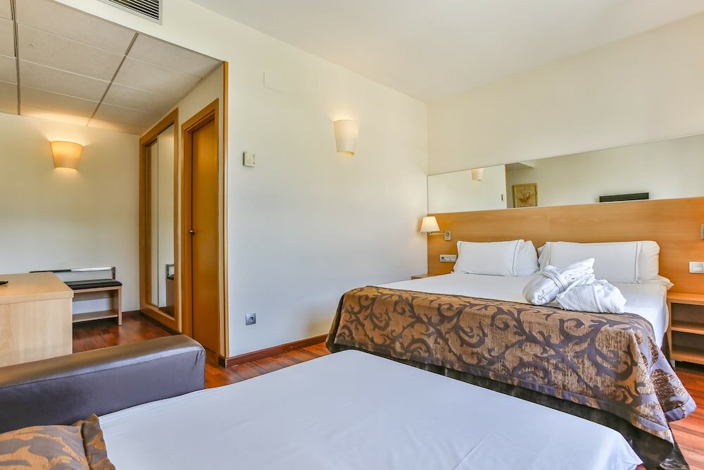 Family Room, 2 Bedrooms, Connecting Rooms