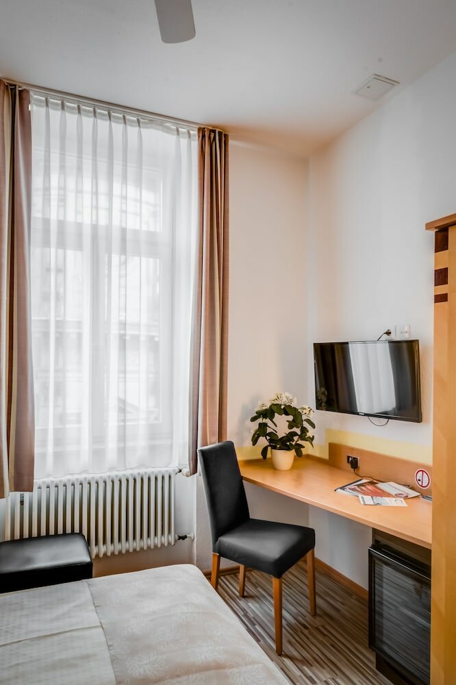 Basic Double Room