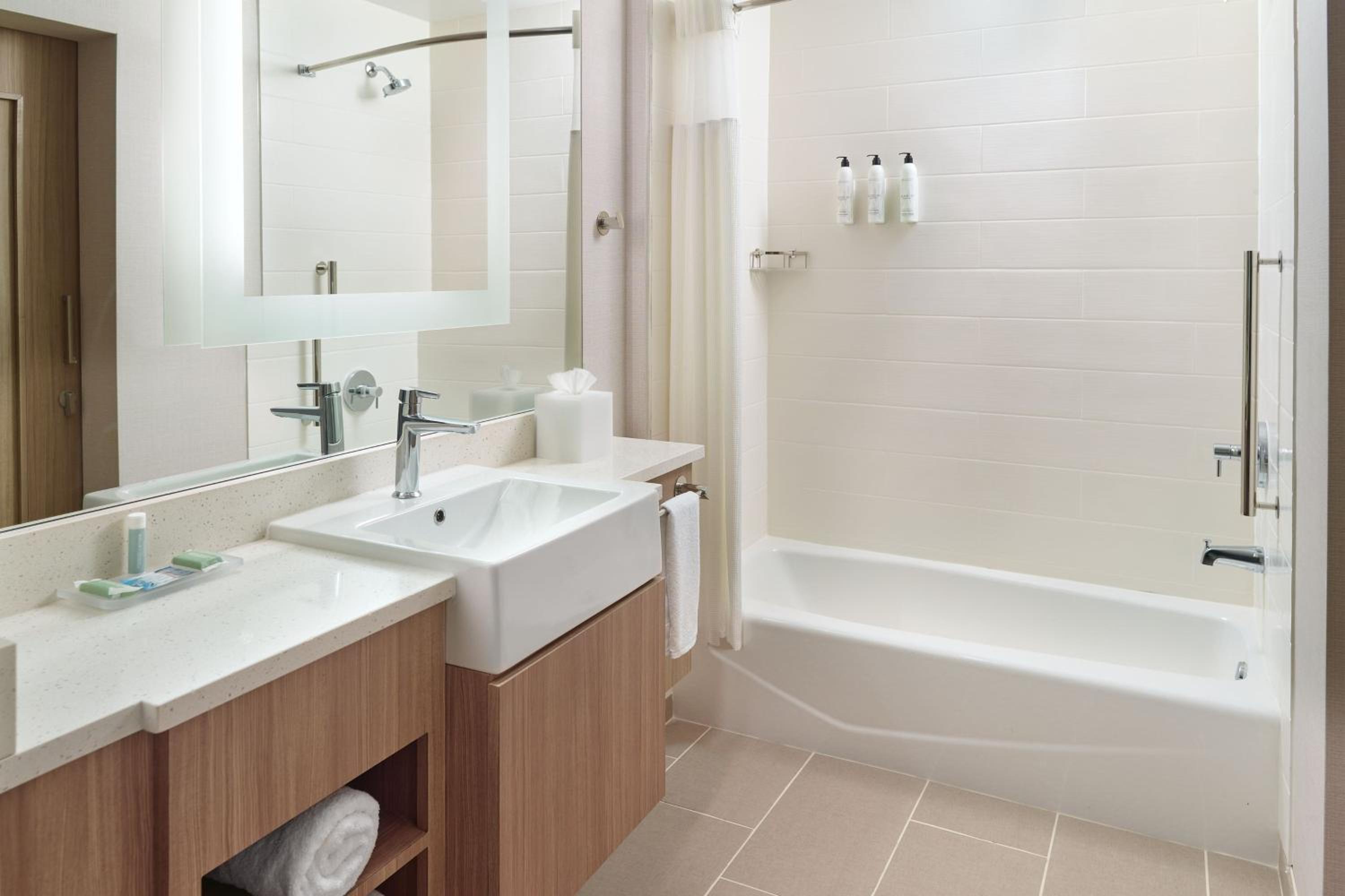 King Studio Suite with Sofa Bed - Mobility Accessible with Tub