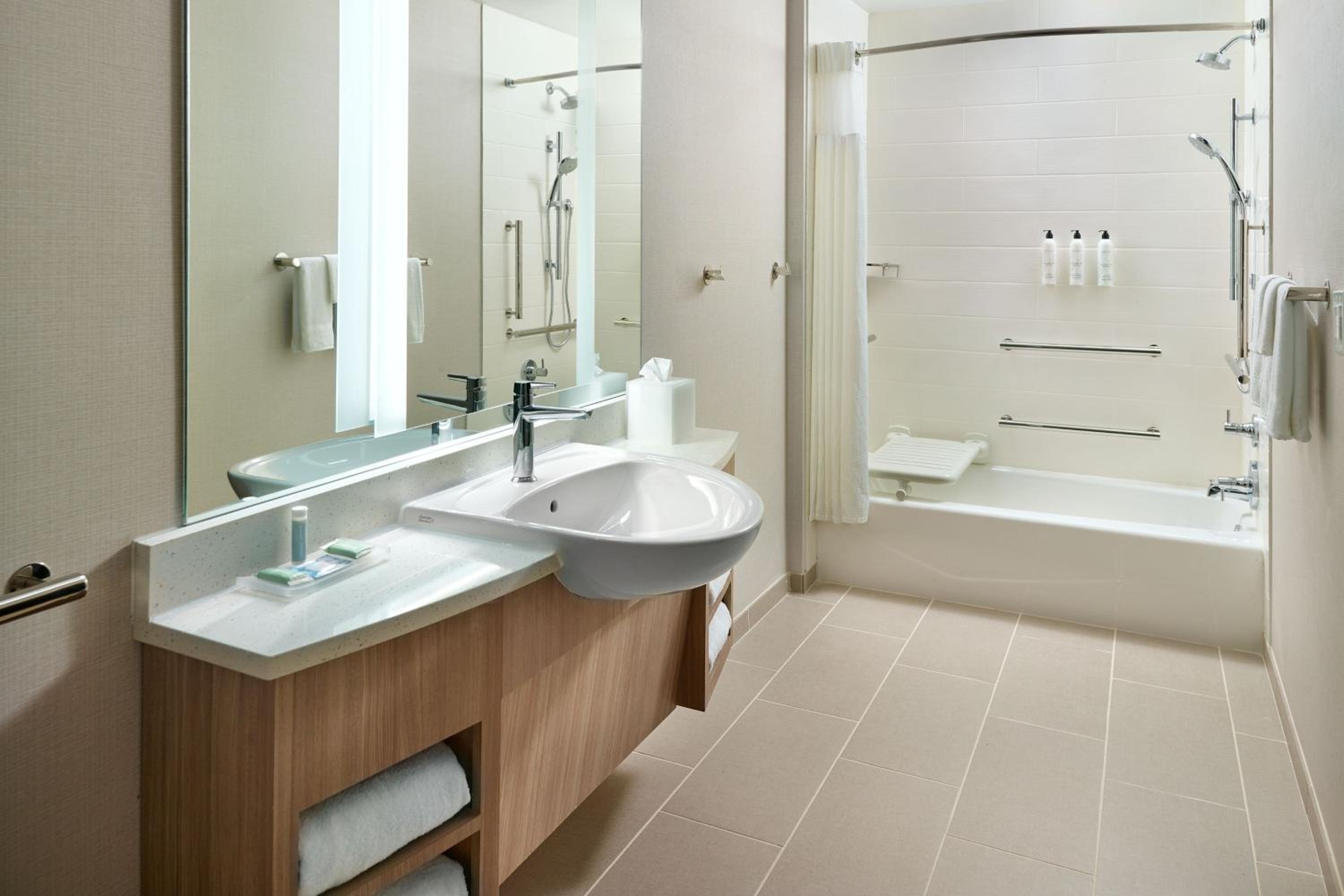 King Studio Suite with Sofa Bed - Mobility Accessible with Tub