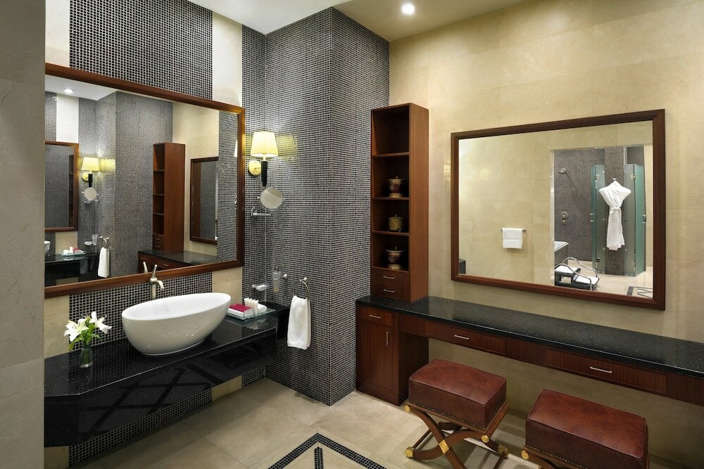 Royal Suite, 1 King Bed, Smoking