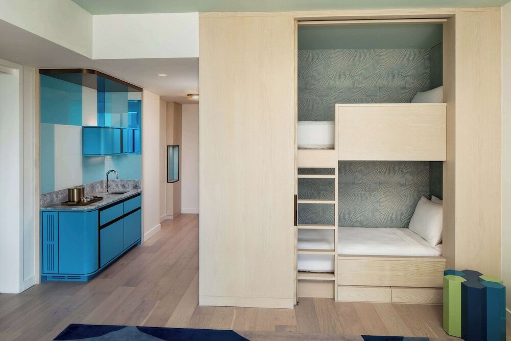 Family Suite (1 King Bed & 2 Twin Bed)