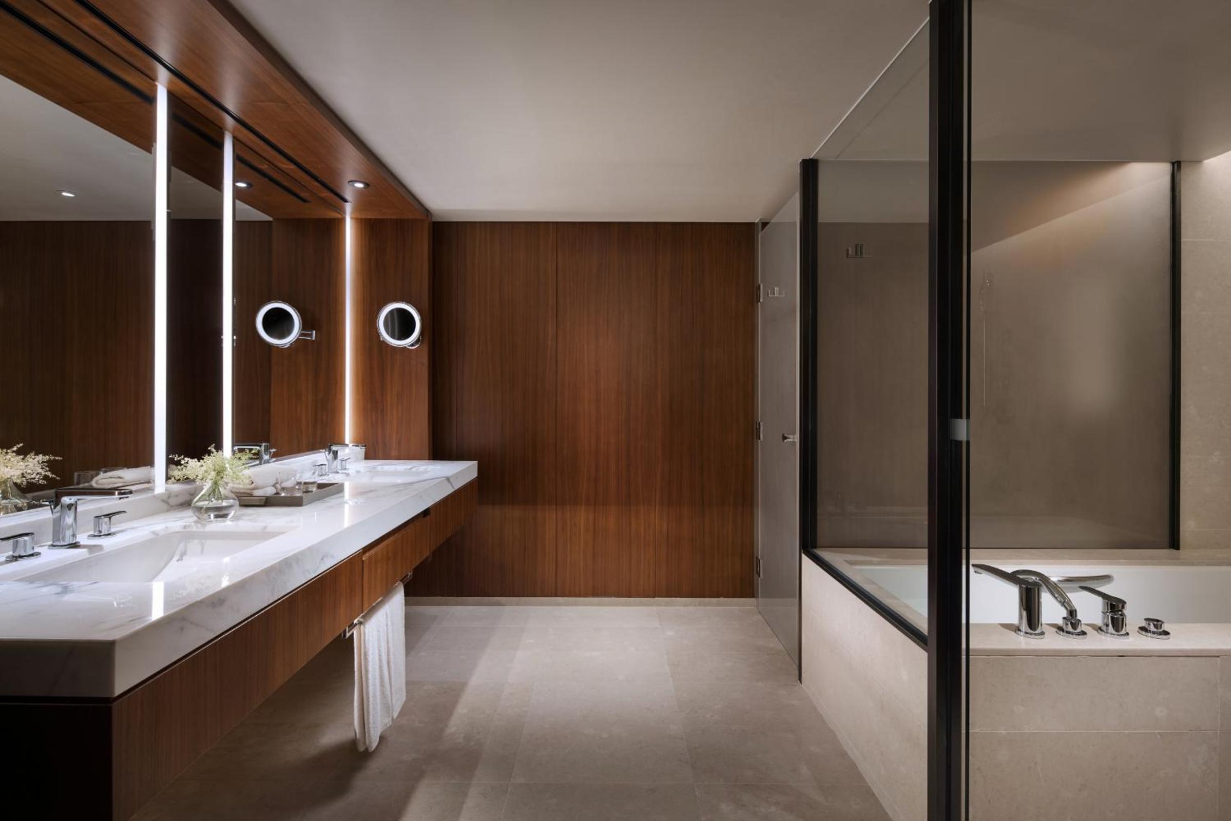 [SUITE TI] Superior Suite Double (The Executive Lounge Access Excluded)(Indoor Pool Access Only)