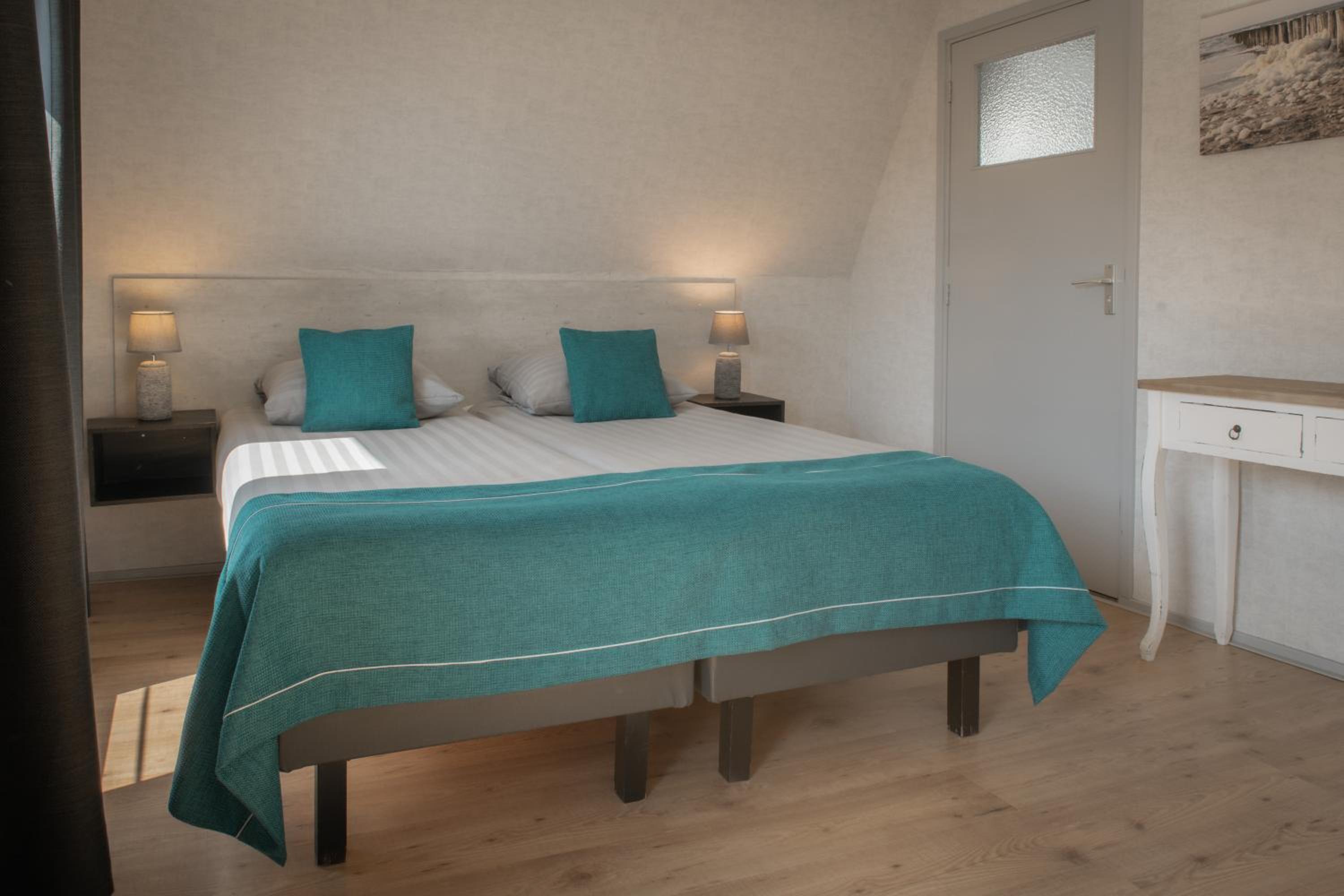 Twin Room with Shower