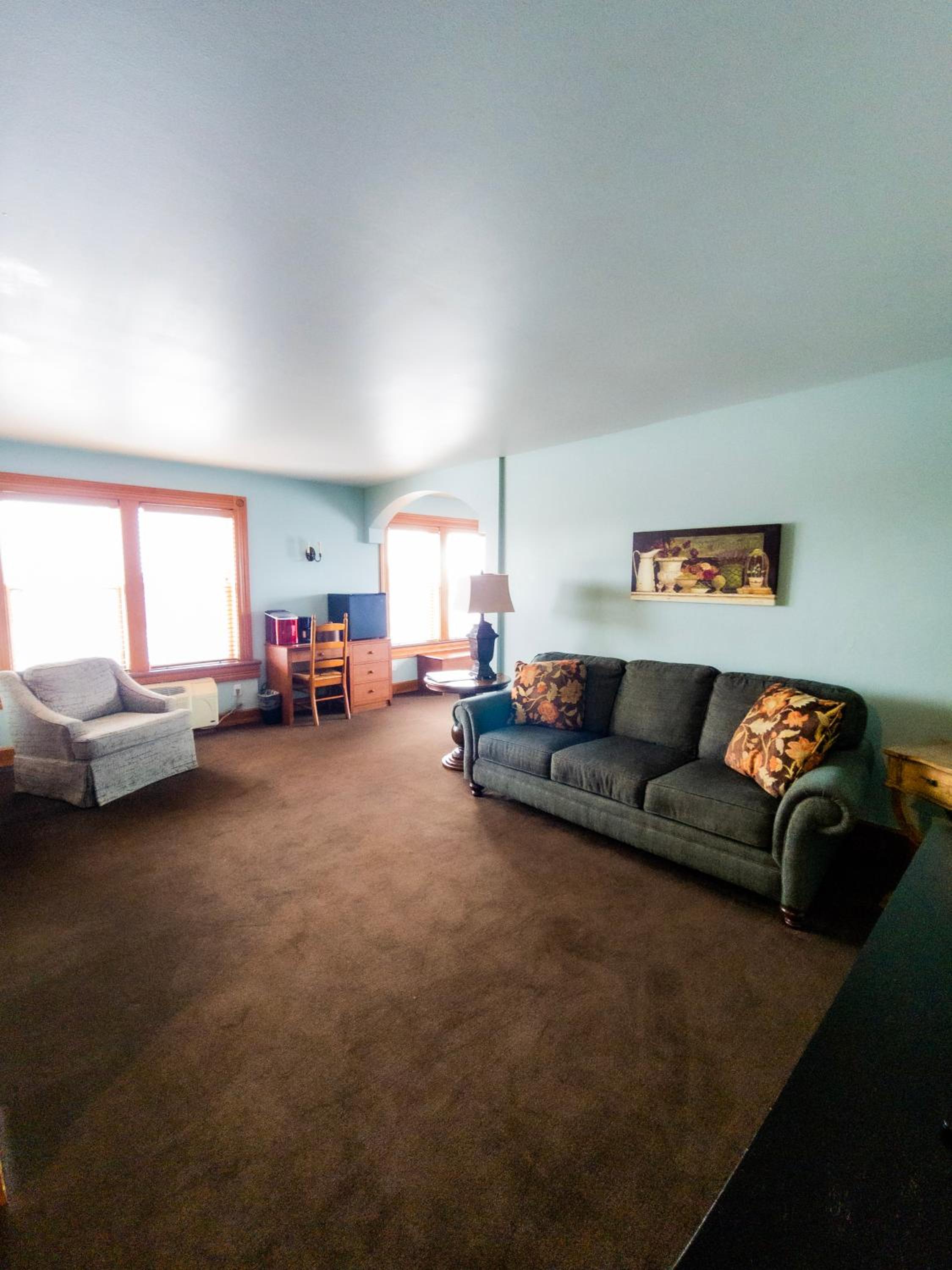 Deluxe King Suite