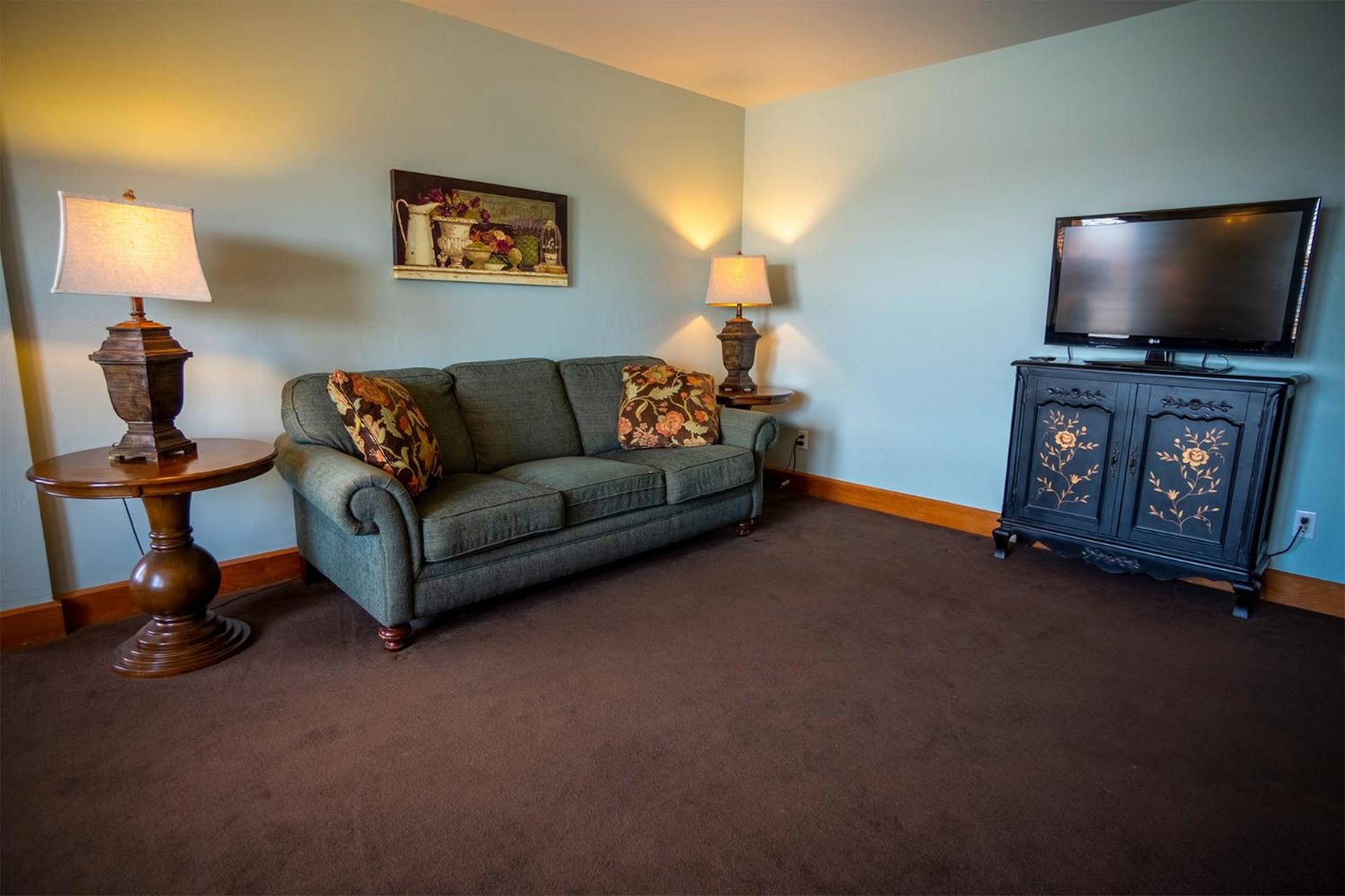 Deluxe King Suite