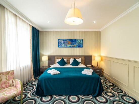 Luxe Suite