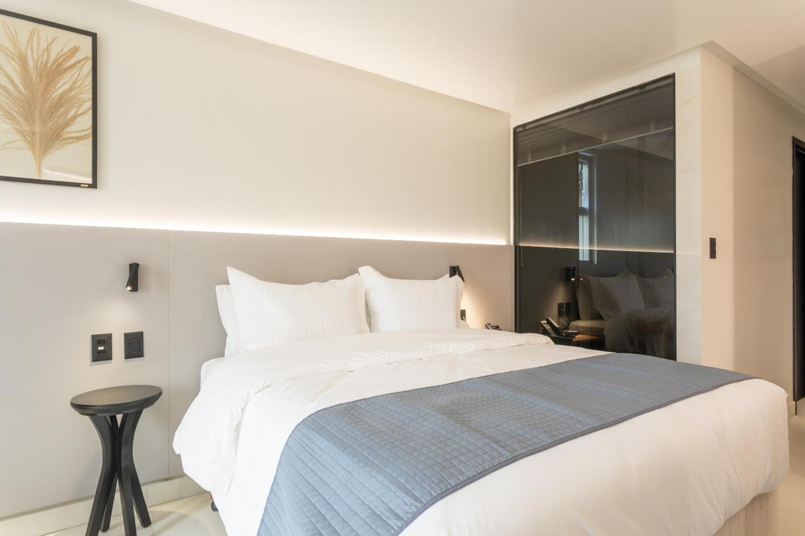 Deluxe Suite with Spa Bath