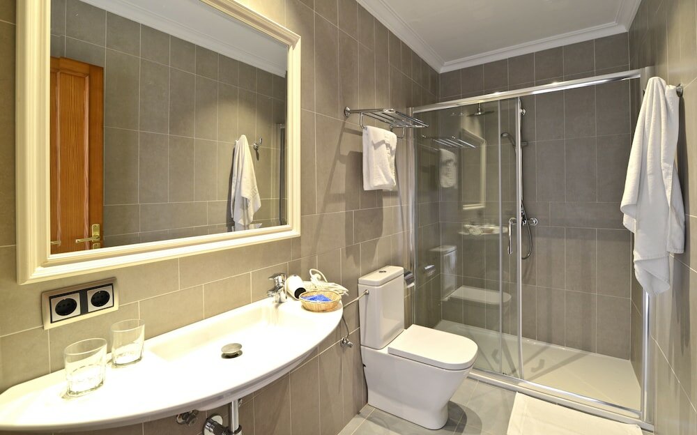 Double or Twin Room, Balcony (2 Adults + 1 Child)