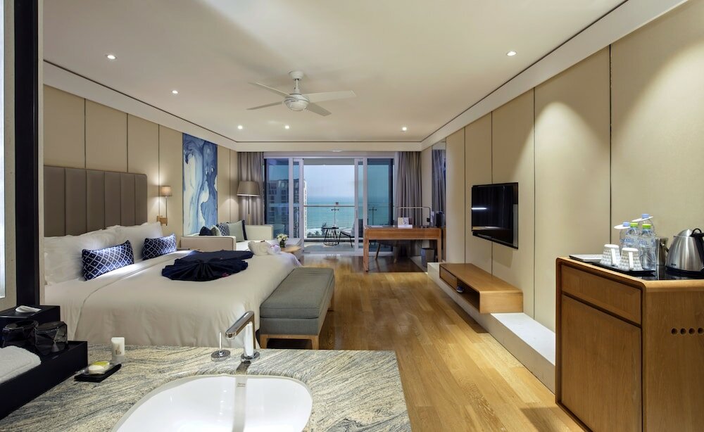 Deluxe Ocean View King Room