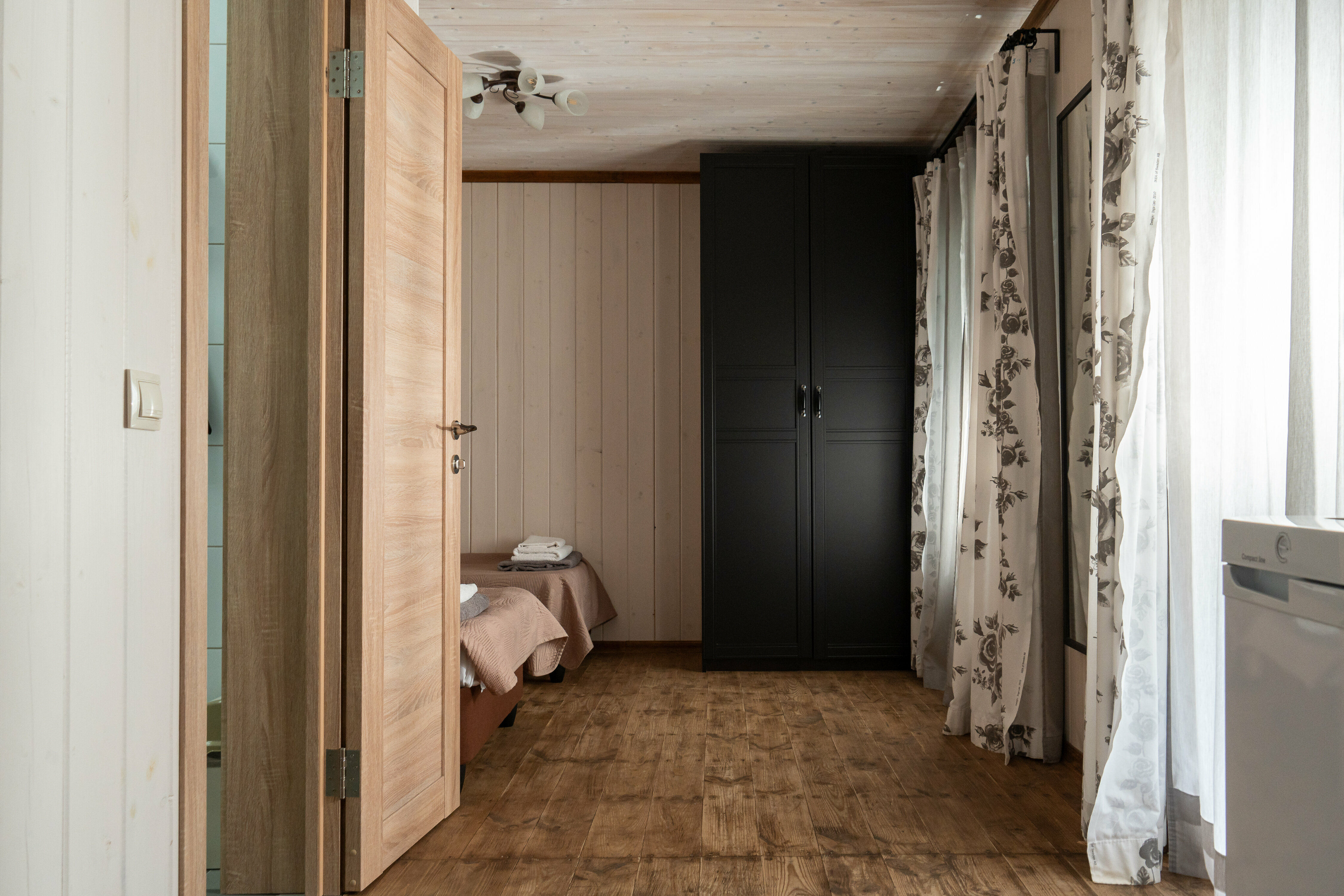 Четырехместный номер с двуспальной кроватью, двумя односпальными и террасой