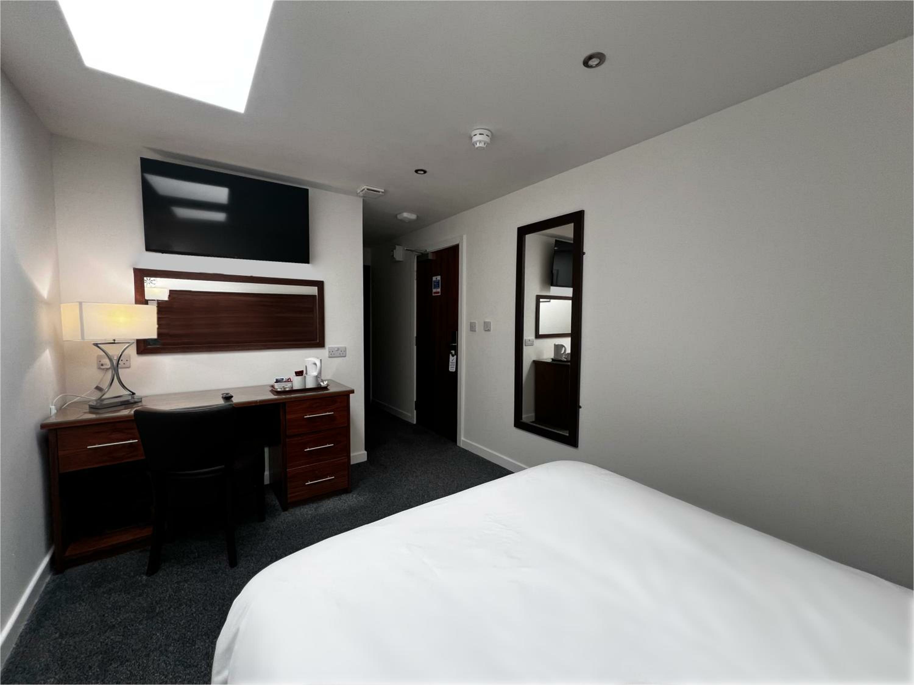 Double Room with Skylight Window only