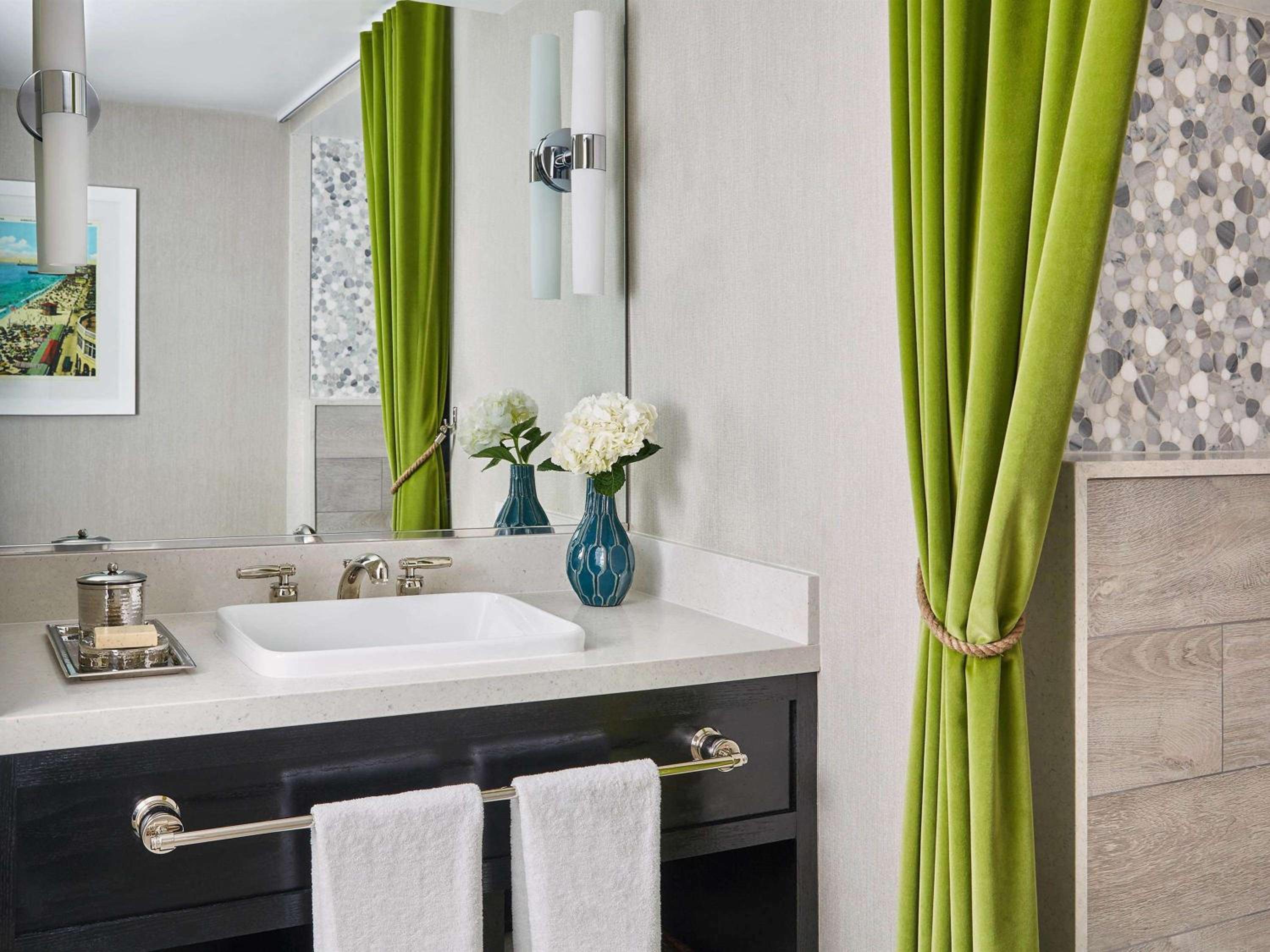 Bi-Level Bungalow King Suite