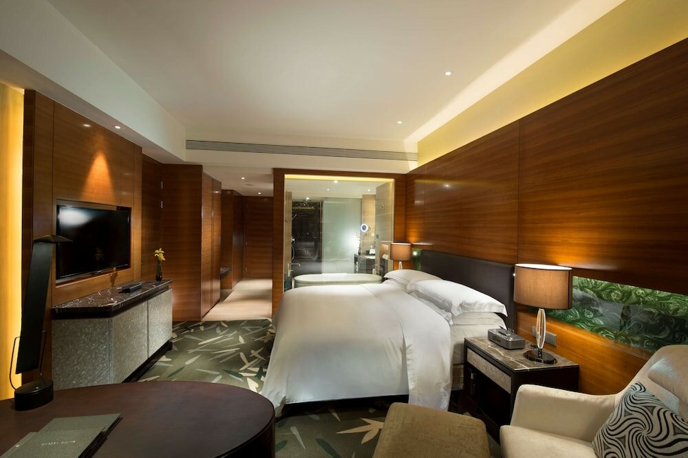 1 KING BED HILTON DELUXE