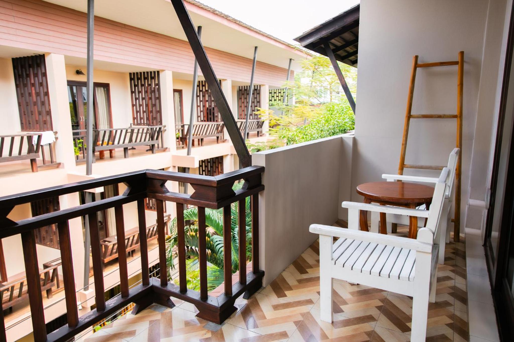 Premium Double Room - Street Side Building