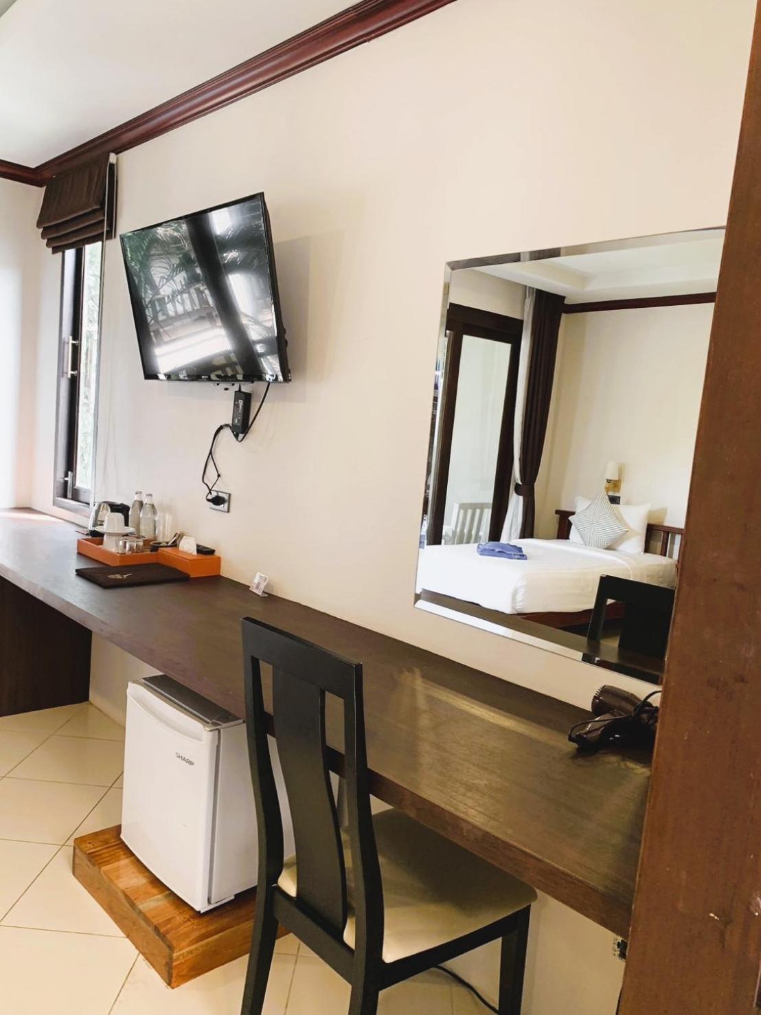 Premium Double Room - Street Side Building