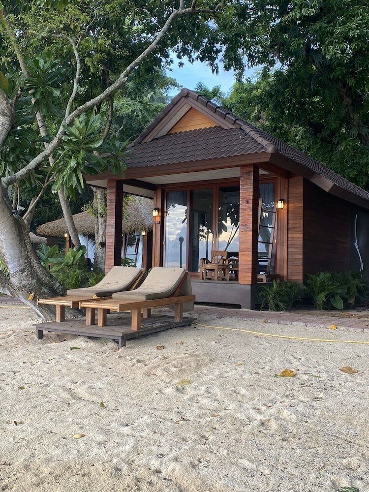 Beachfront Breeze