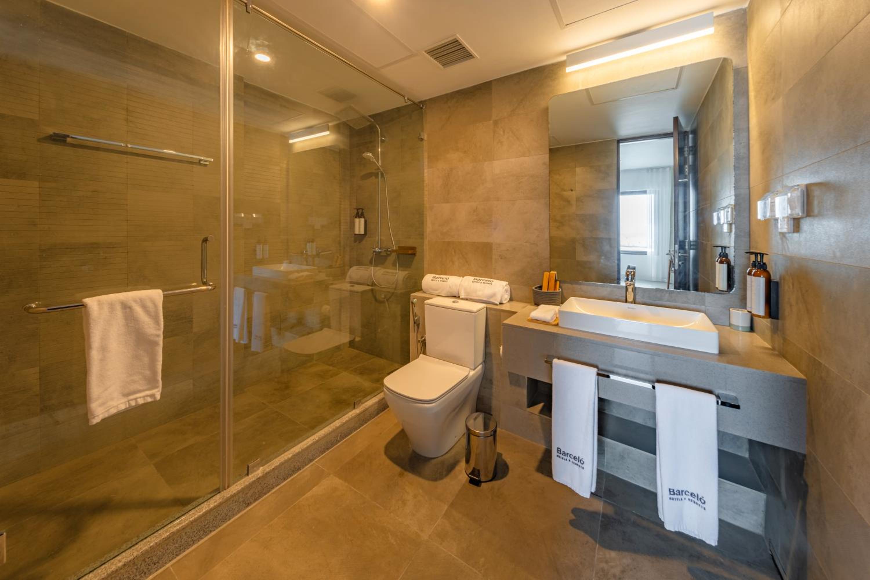 Sea View 3 Bedroom Master Suite (Free Airport Transfer)