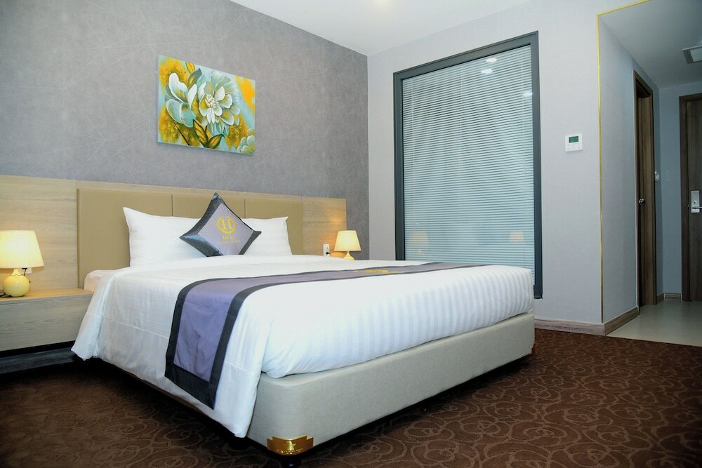 Standard Room, 1 King Bed, City View