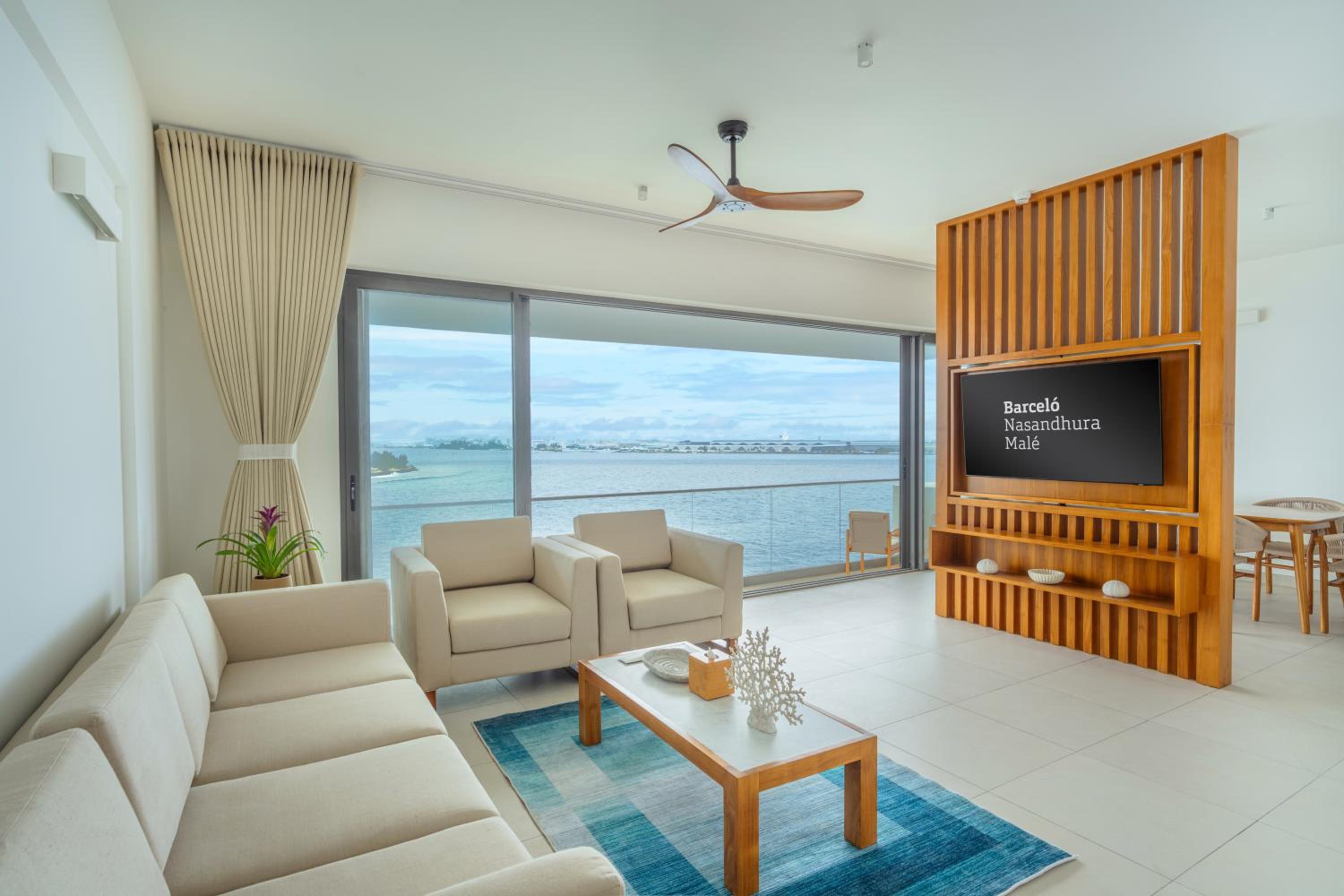 Sea Front 3 Bedroom Master Suite (Free Airport Transfer)