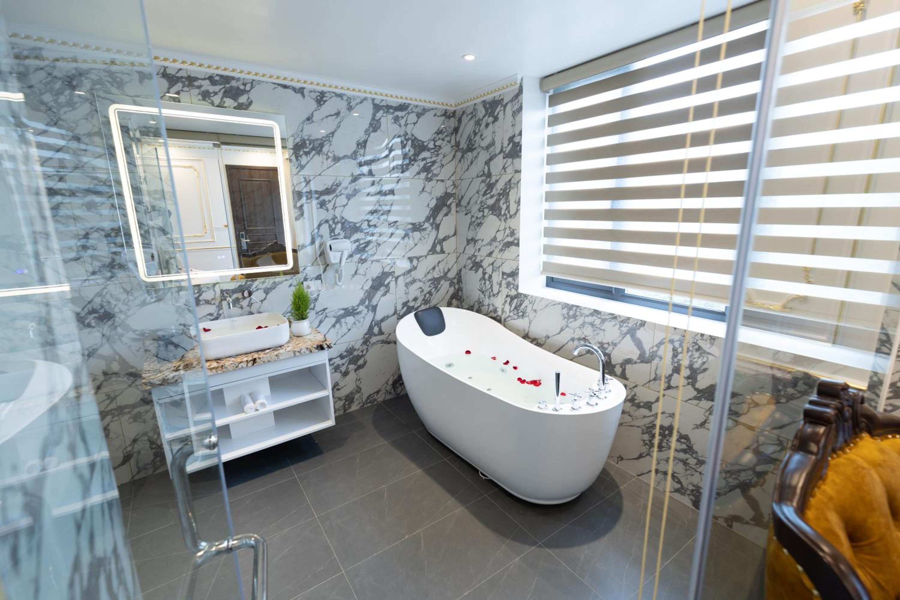 Suite with Spa Bath