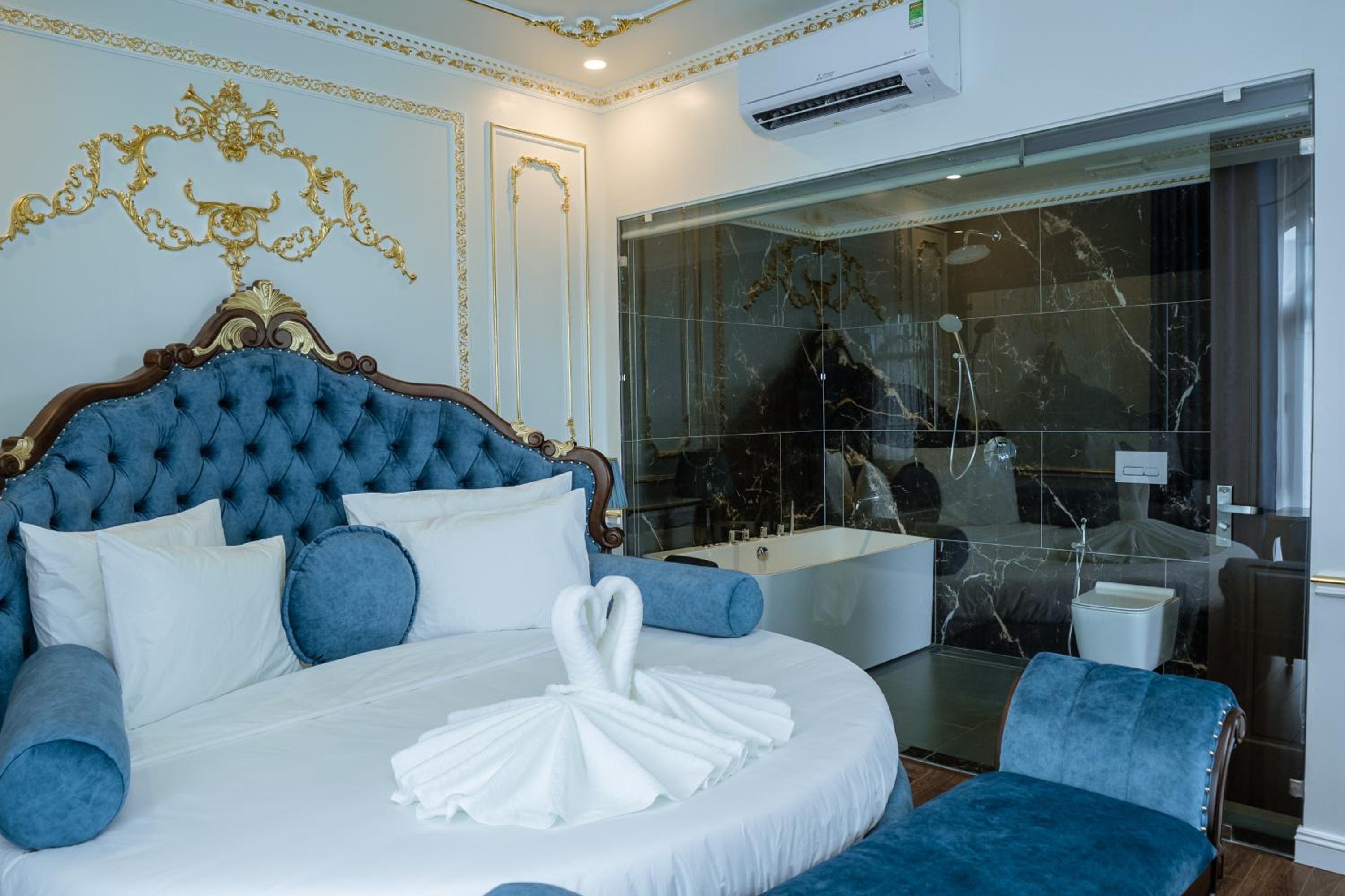 Suite with Spa Bath