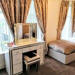 Двухместный номер «Делюкс» с 2 односпальными кроватями, смежные ванная комната и спальня в Angel House Bed & Breakfast