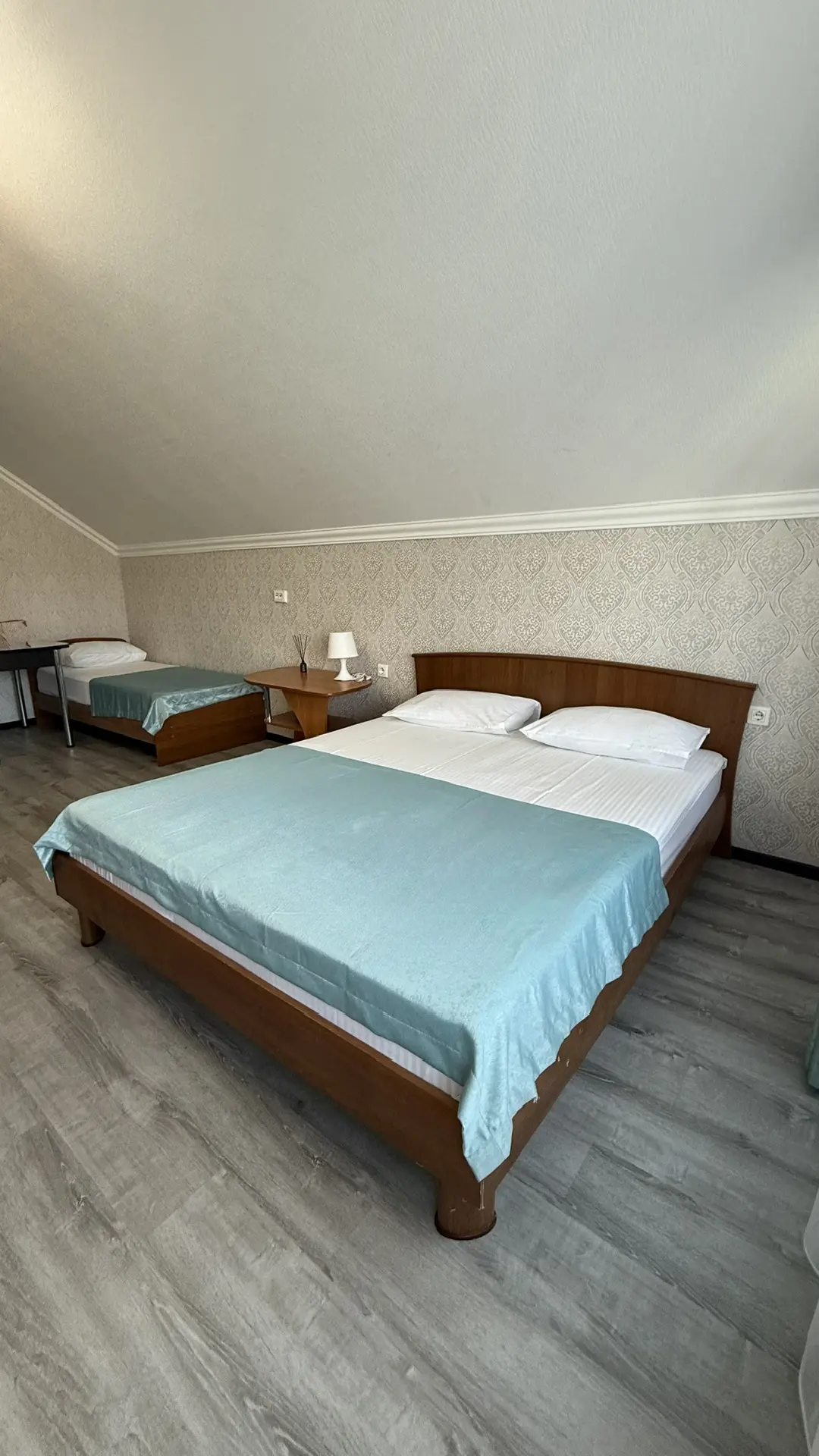 Cемейный номер с собственной ванной комнатой