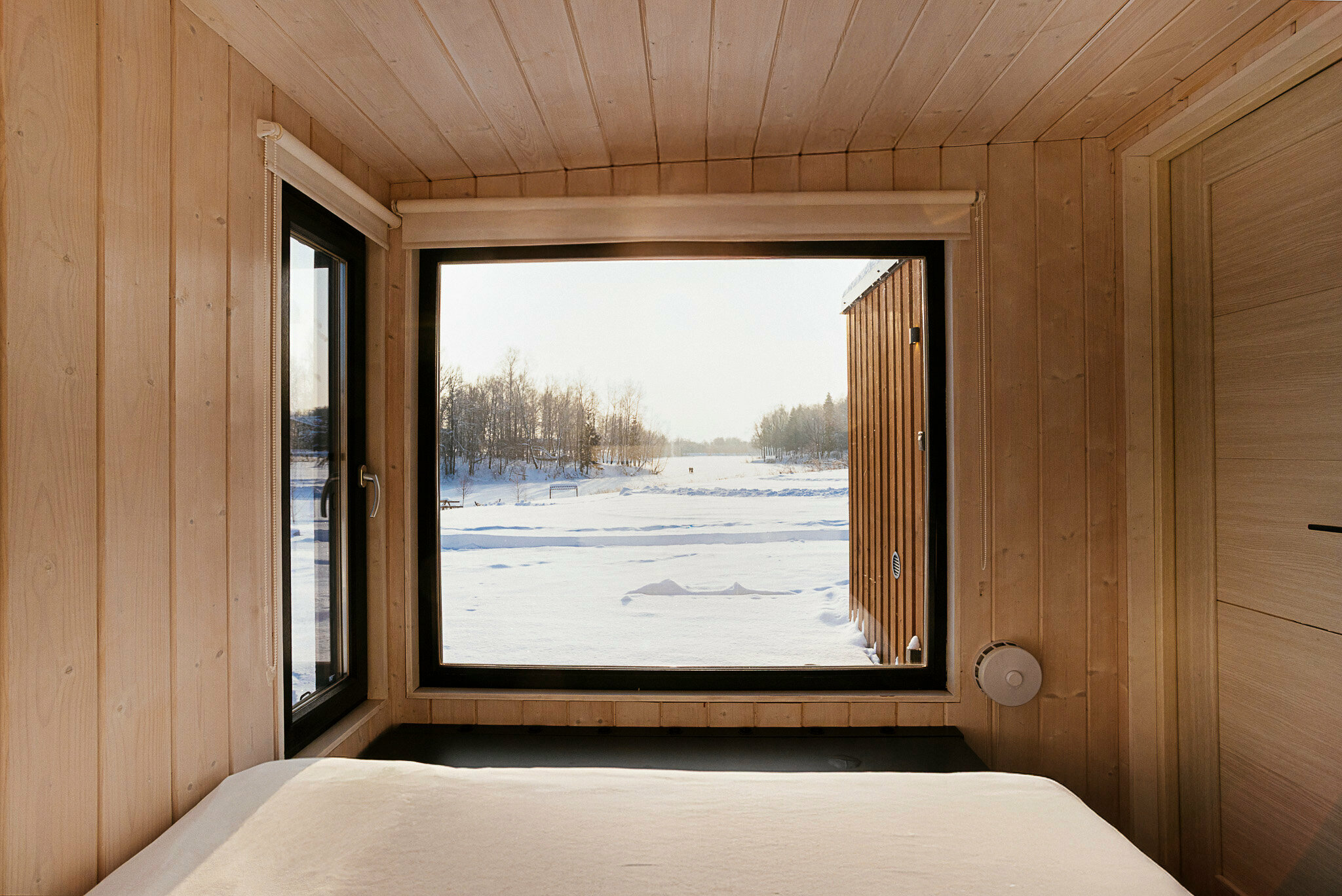 Семейный мини Lodge 2+1 с мансардным окном и панорамным видом на реку (3)