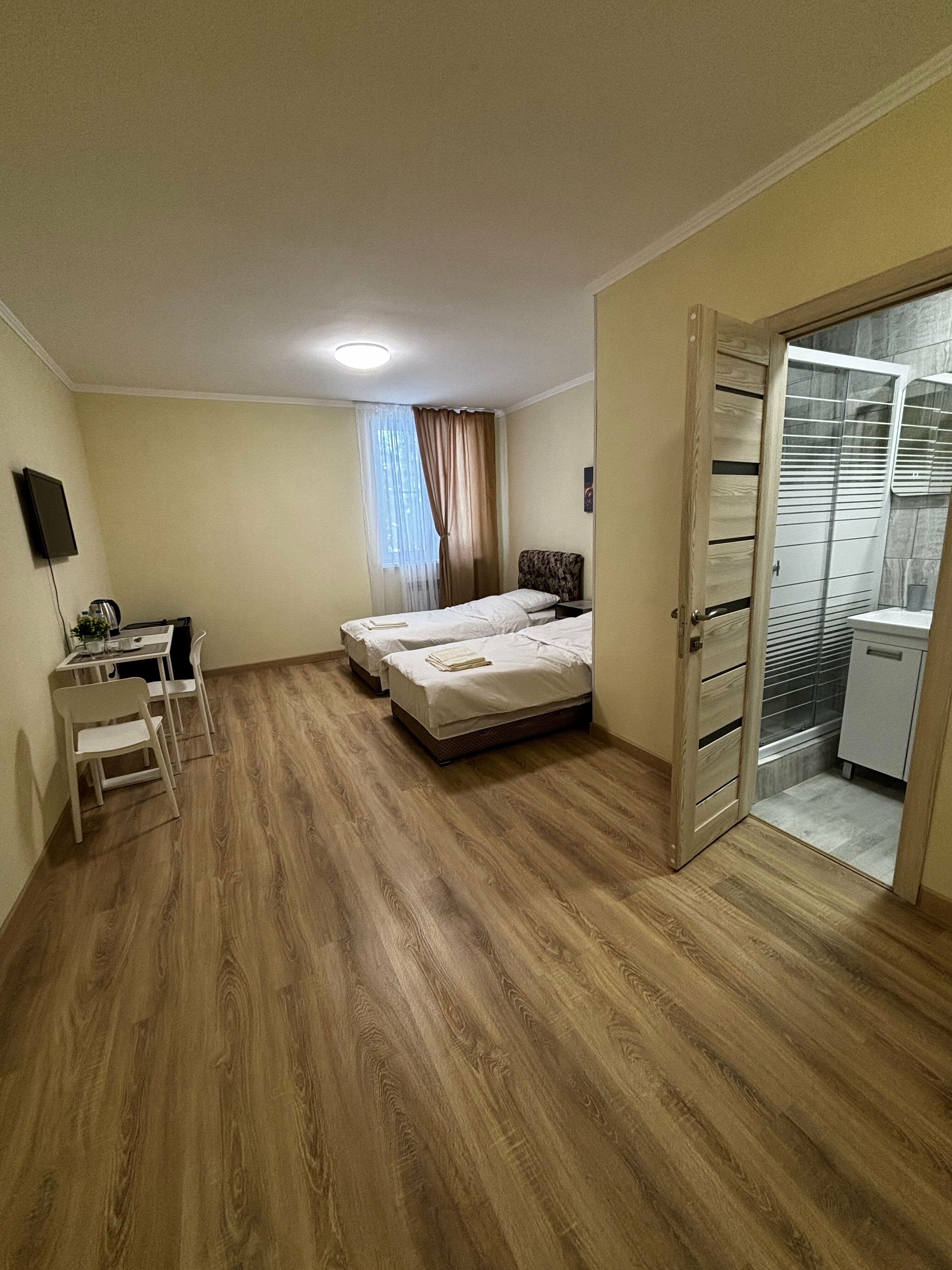 Просторный двухместный номер с 2 отдельными кроватями