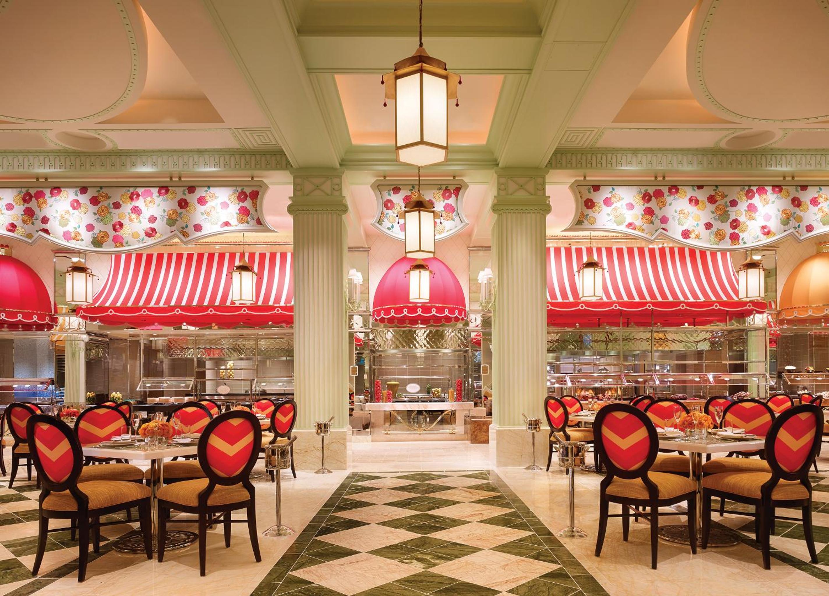 Encore Panoramic View King - Enjoy Daily Brunch for Two at the Buffet