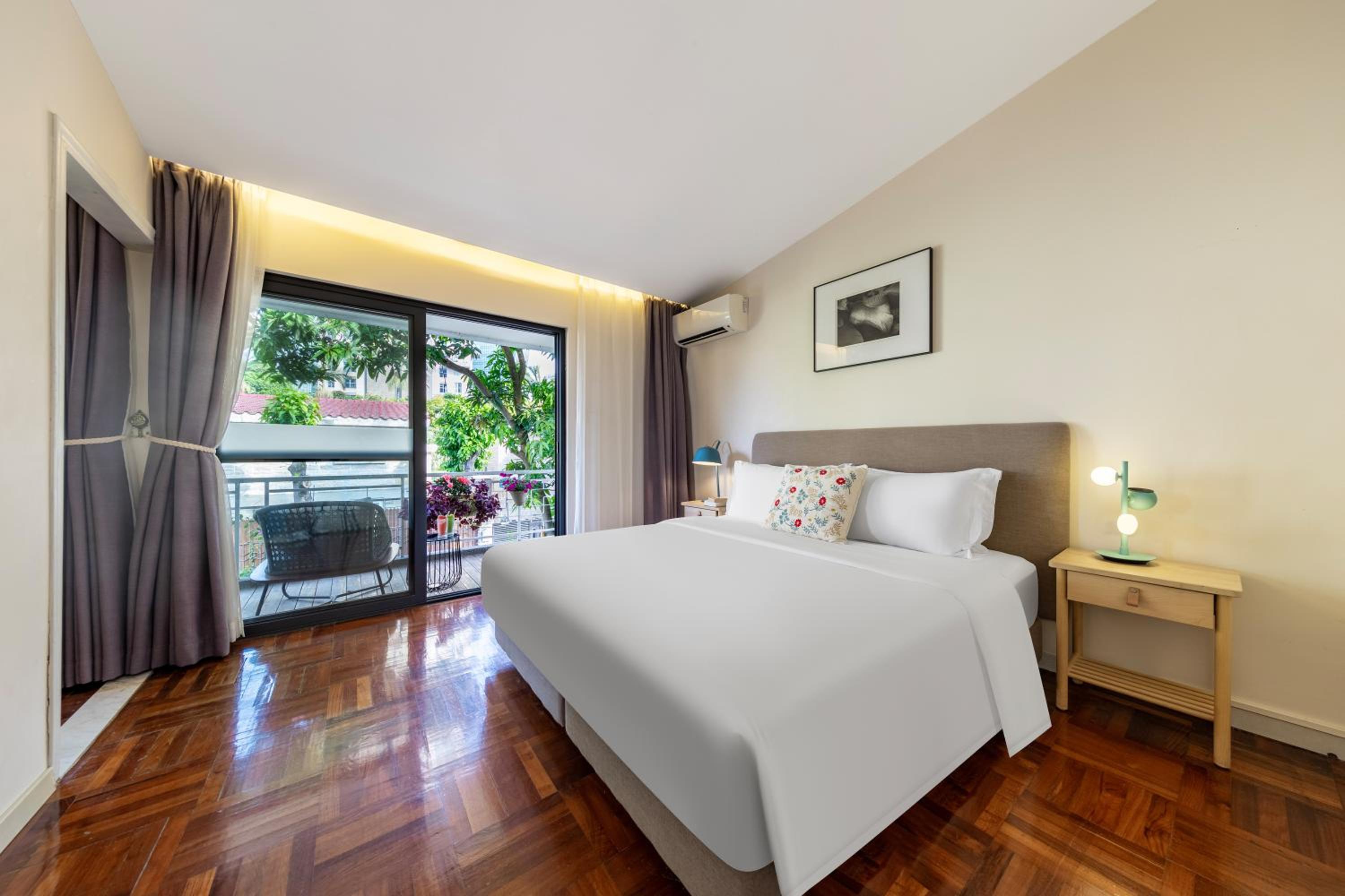 Elegant suite