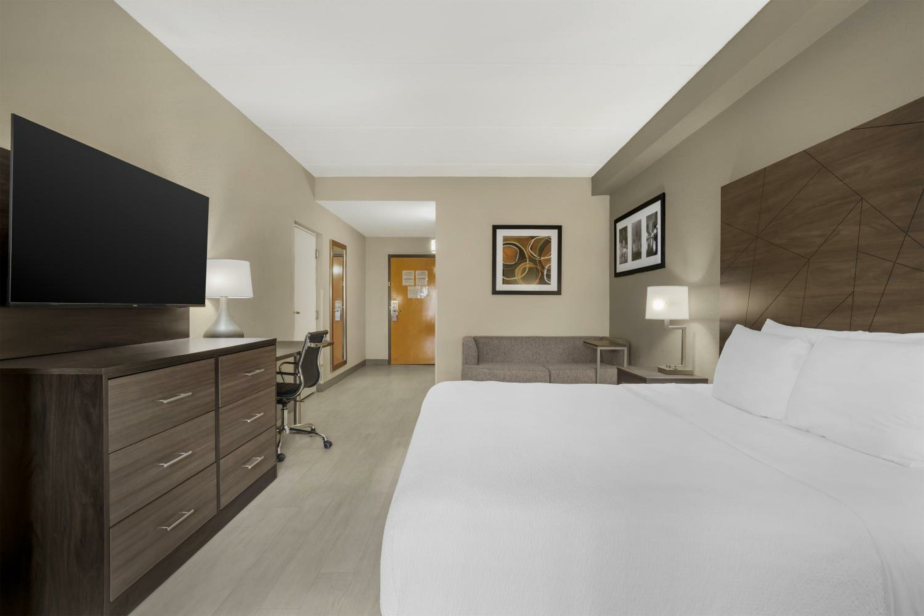 King Room with Roll-in Shower - Disability Access/Non-Smoking