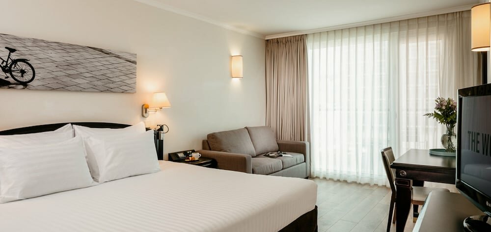 Standard Room, 1 King Bed, Sea View (Mid Floor)