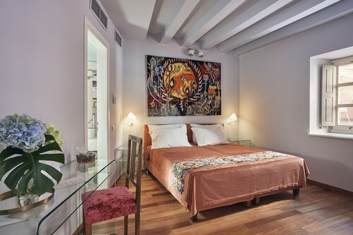 Double Room with Courtyard views в Villa Selena