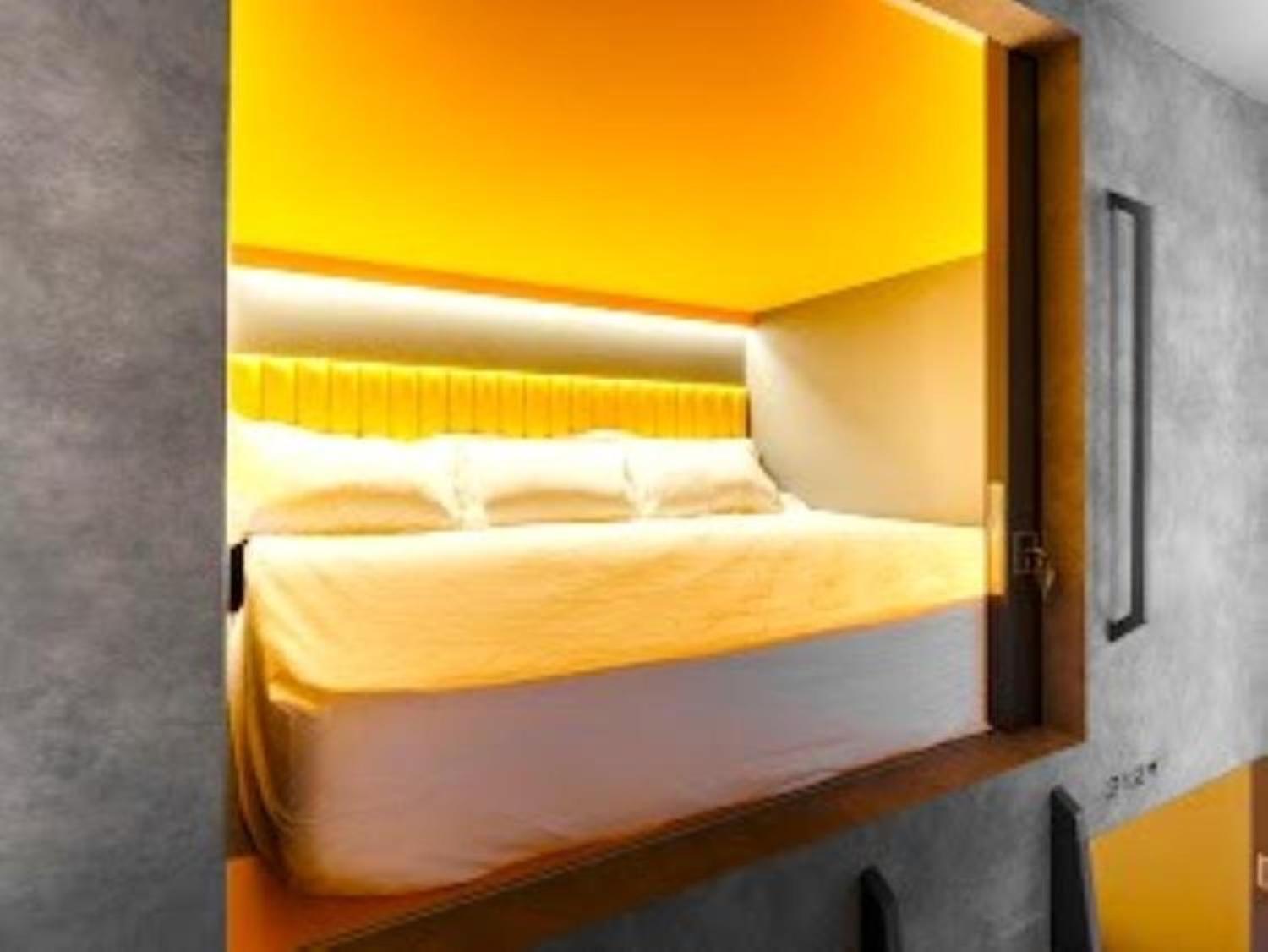 King Pod In Mixed Dorm