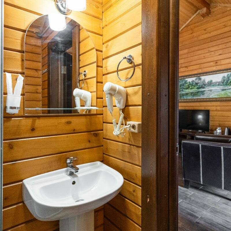 VIP номер на обособленной территории в парковой зоне у реки