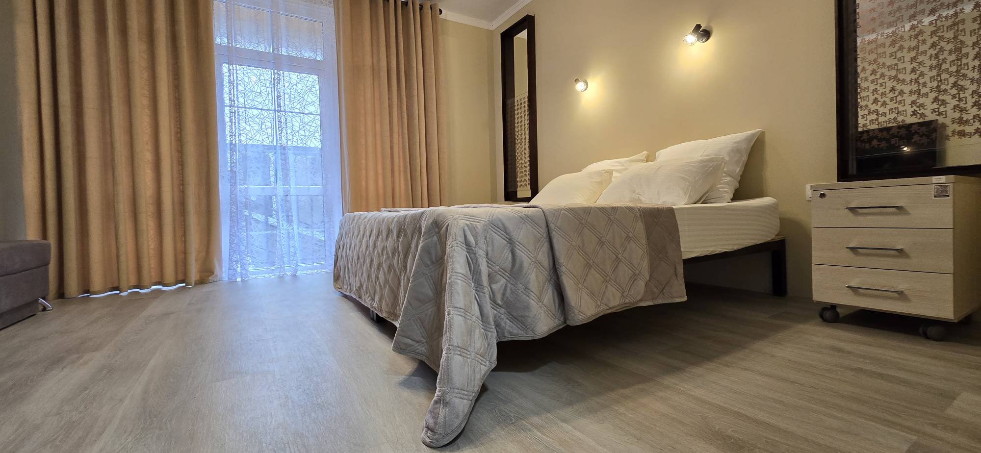 Люкс с кроватью размера «king-size» и балконом