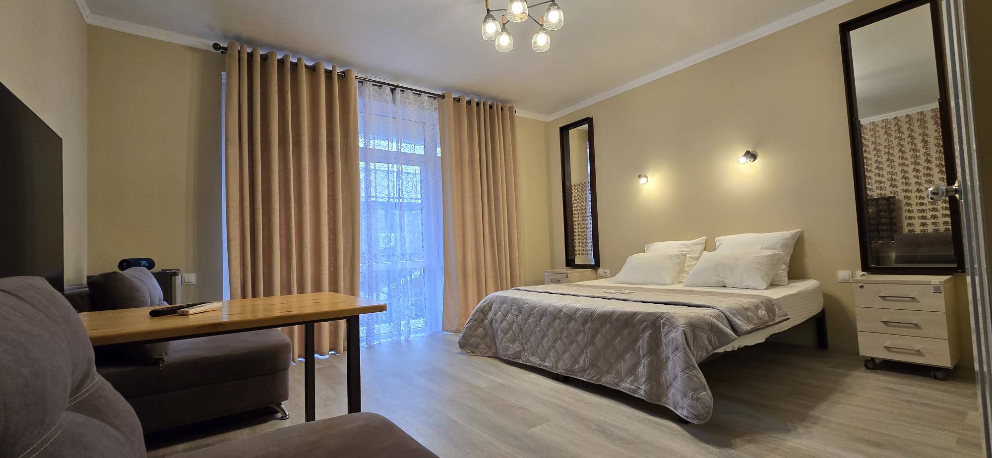 Люкс с кроватью размера «king-size» и балконом