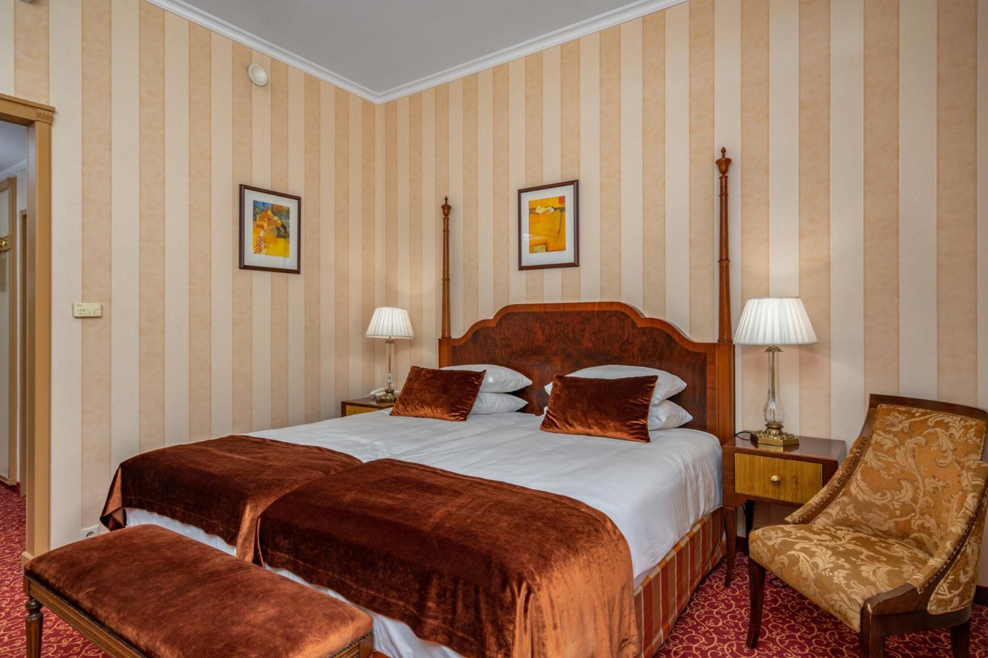 Deluxe Twin Room with Wellness and Fitness Access