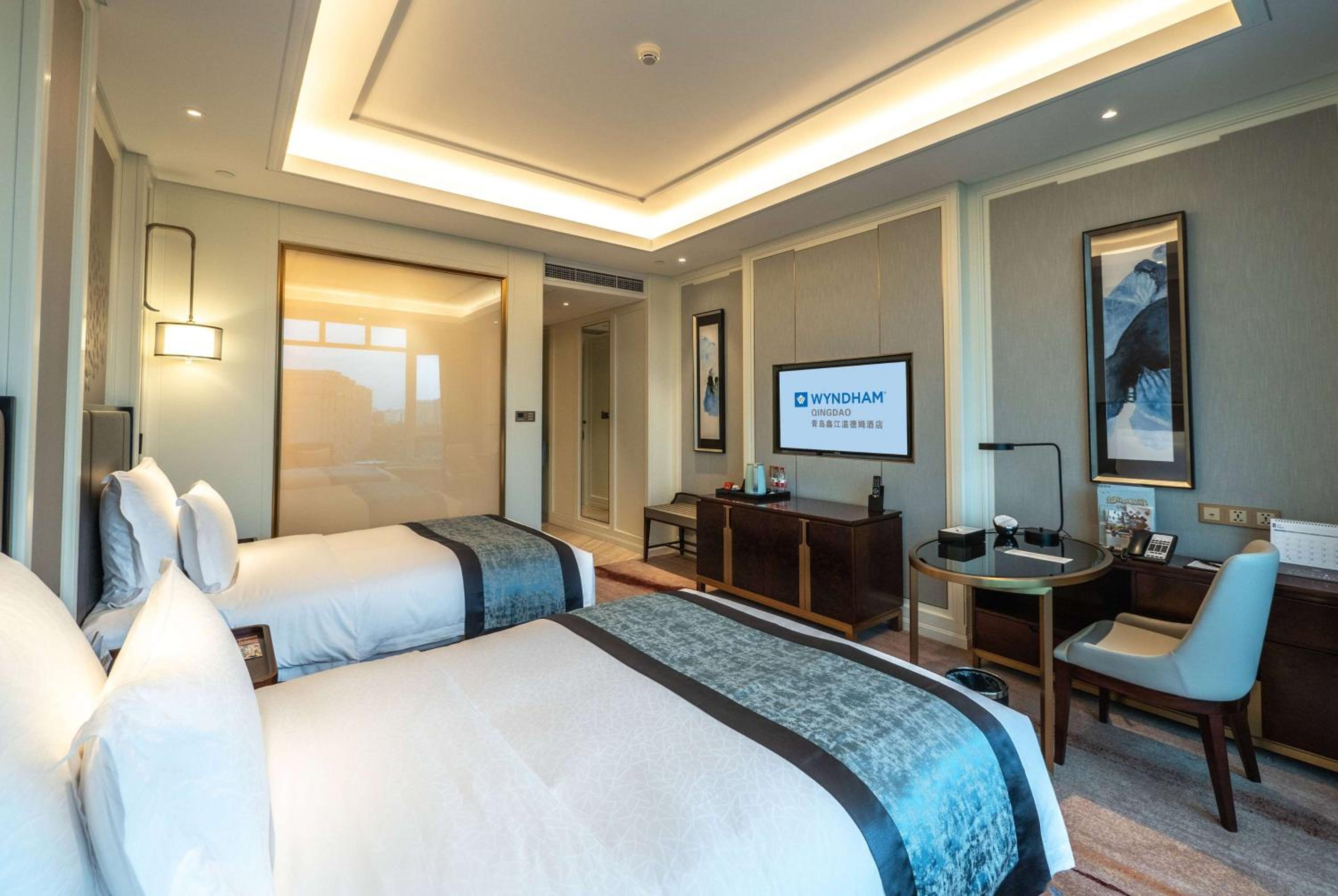 Deluxe Twin Room with City View