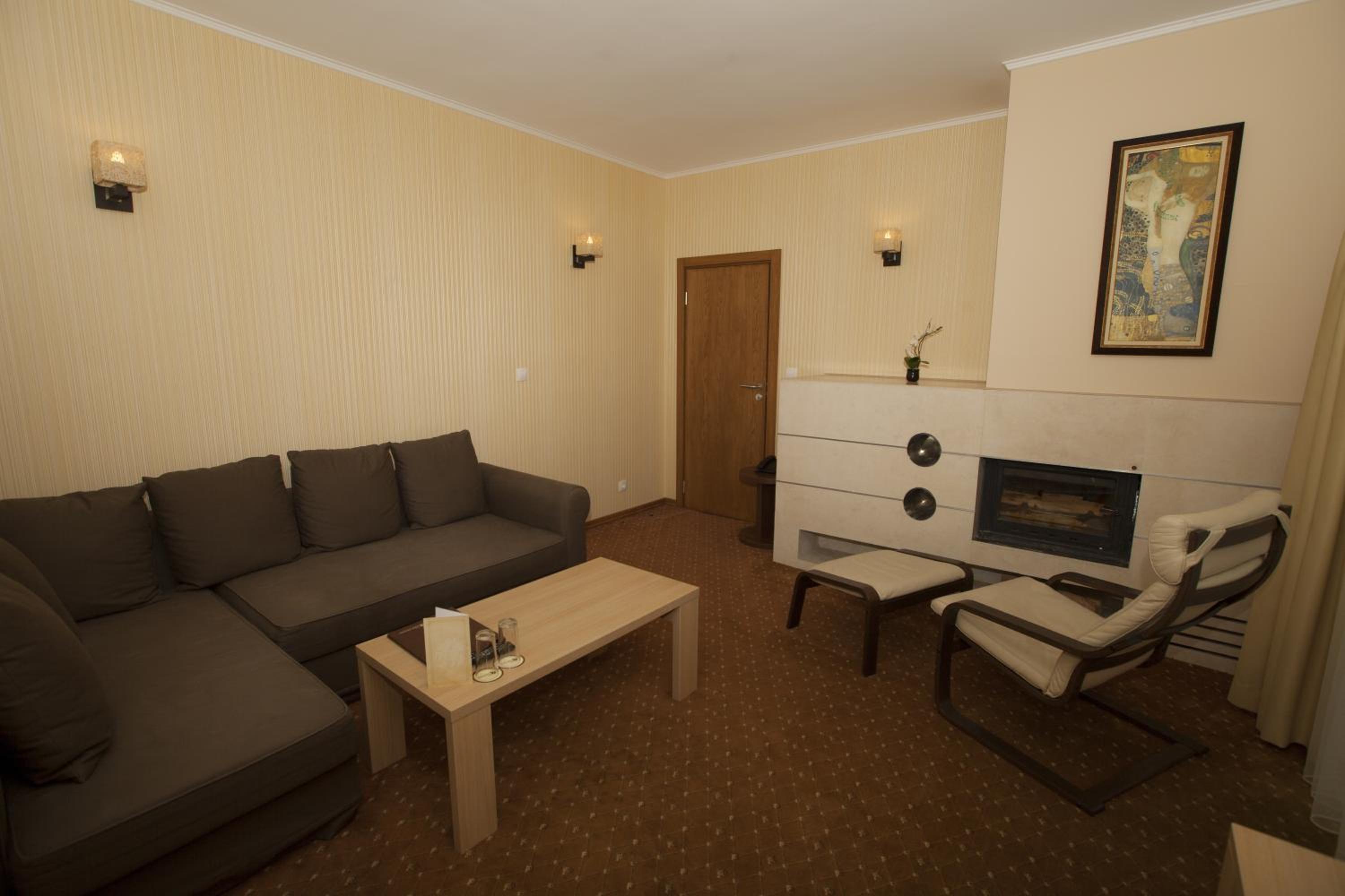 Suite with Balcony and Mountain View