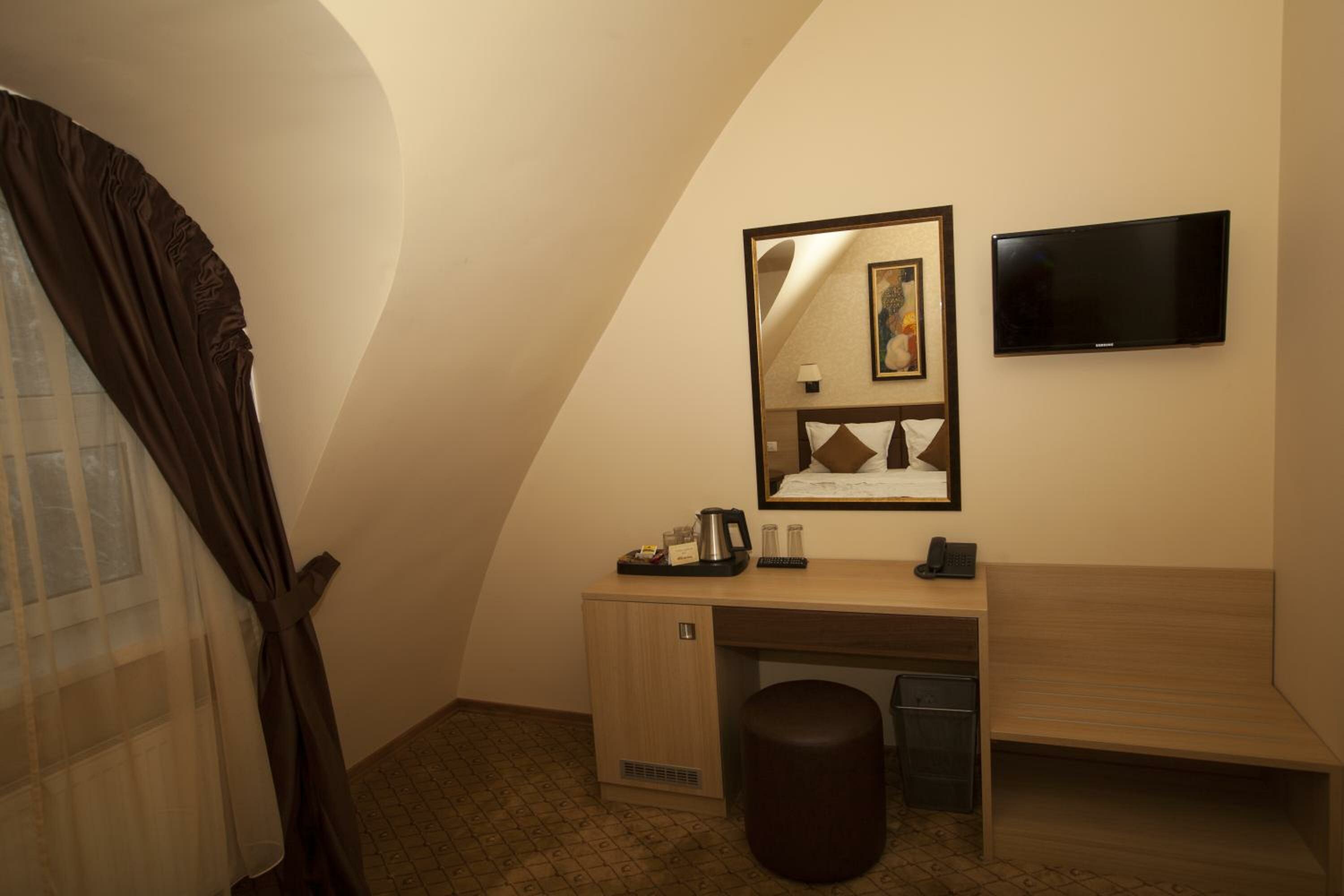 Economy Double Room with Mountain View