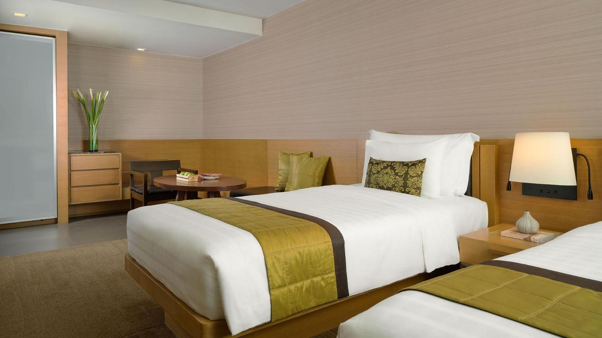 Skyline Premier Room Suite With Twin Beds