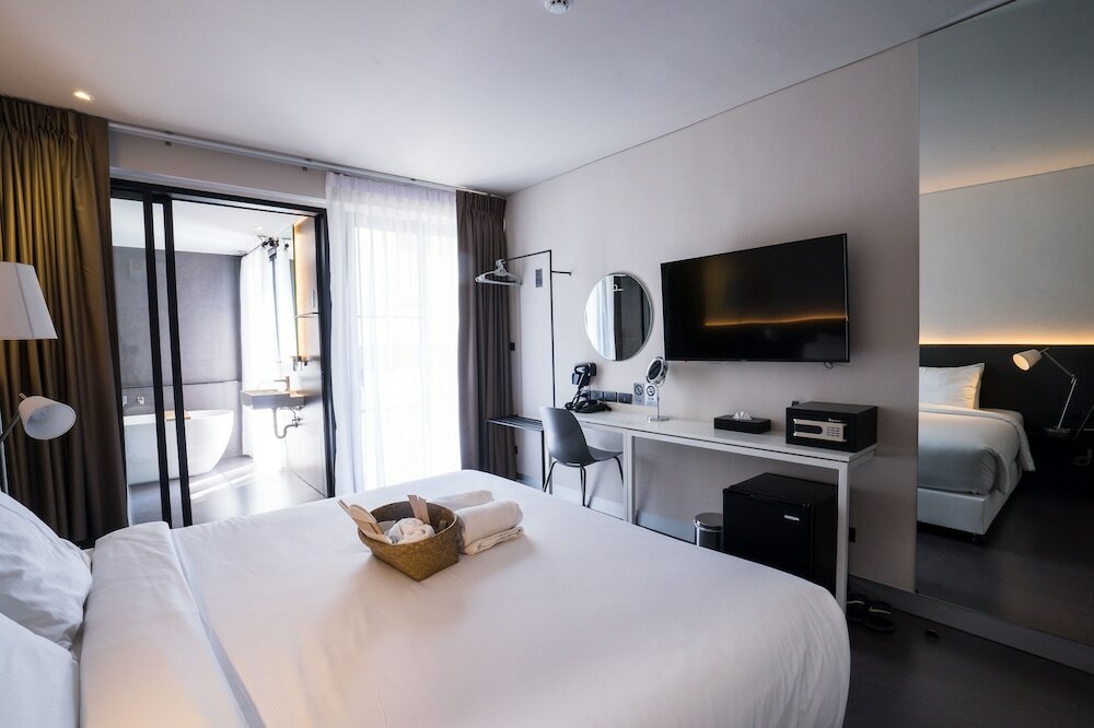 Superior Double Room, 1 King Bed, Non Smoking, Bathtub