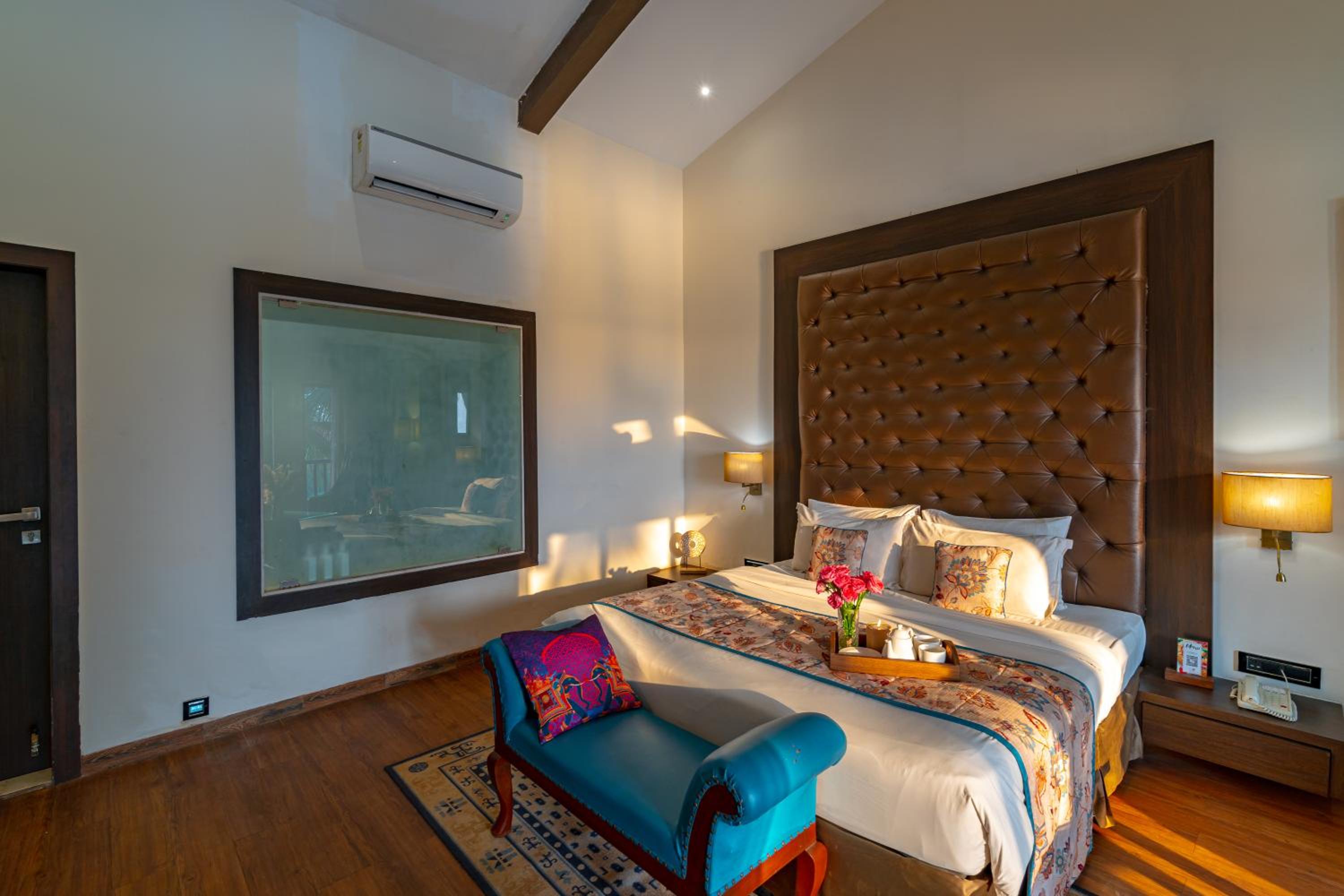 Executive Suite with Balcony (with complimentary Kayaking and 20% off on Massage session)
